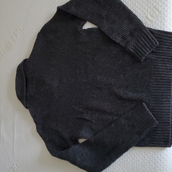 Men's Sweater - Picture 2 of 7